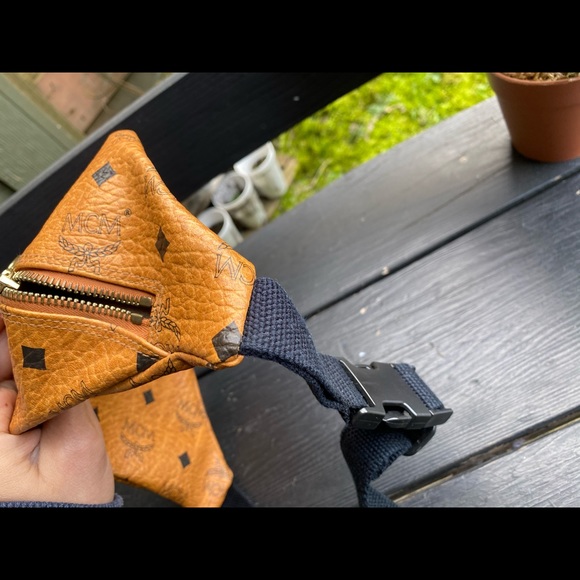MCM Belt Bag - Picture 4 of 8